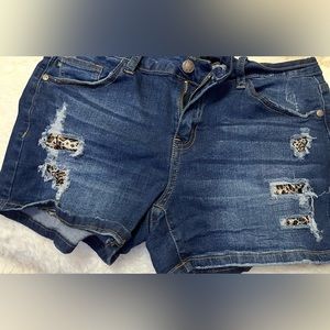 Judy Blue Leopard Patch Shorts. NWOT. Size large $55 OBO